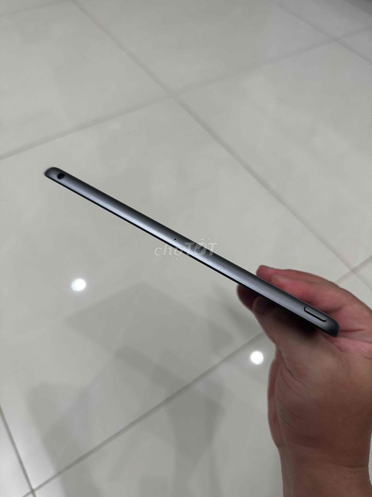 Thanh Lý iPad Gen 7 32GB Wifi Xám Siêu Lướt. Mua bán Máy tính bảng tại Quận Tân Bình Tp Hồ Chí Minh được đăng bởi Hoàng Quốc hình 3