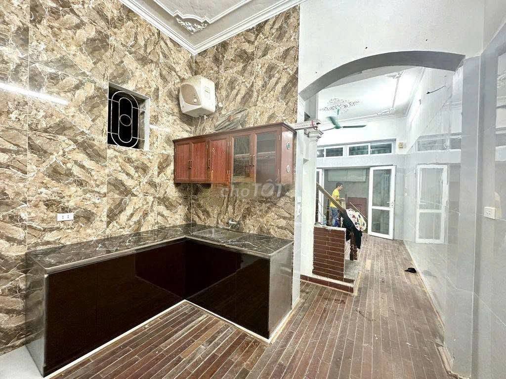 Cho thuê nhà nguyên căn 35m² x 3 tầng, ngõ 211 Khương Trung, Thanh Xuâ