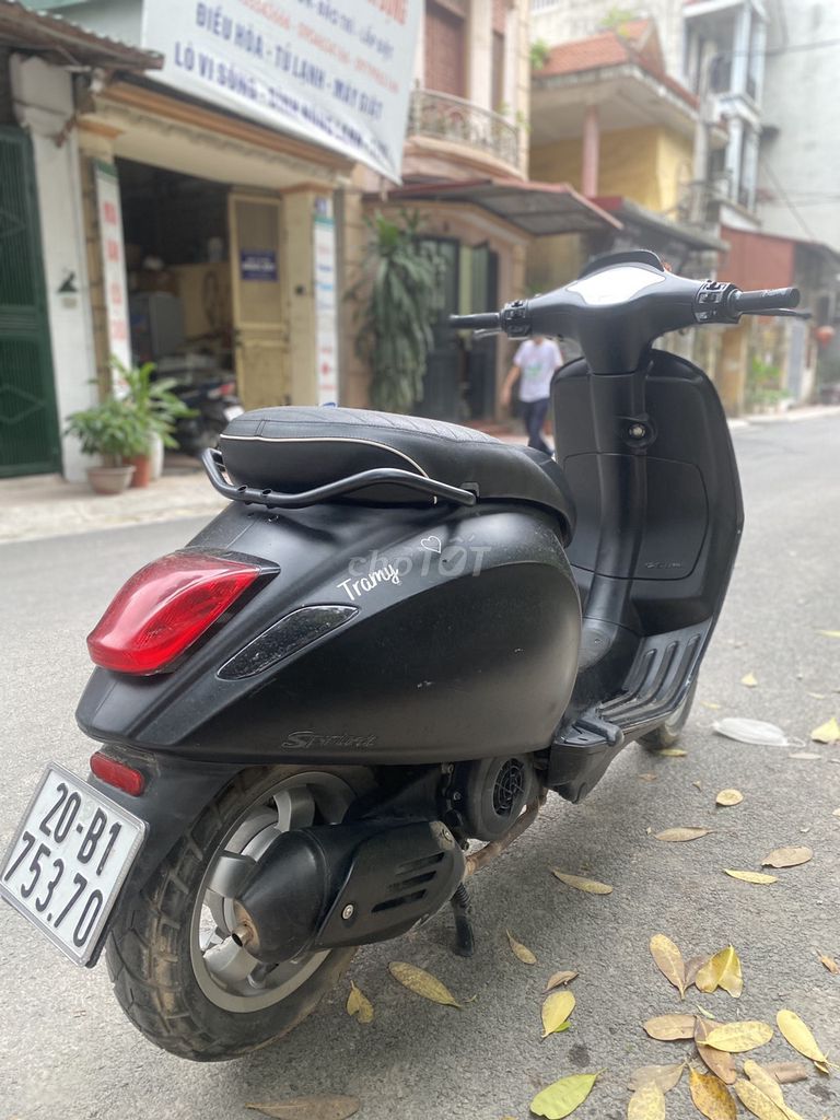 Vespa sprint màu đen xe chính chủ biển Hà Nội