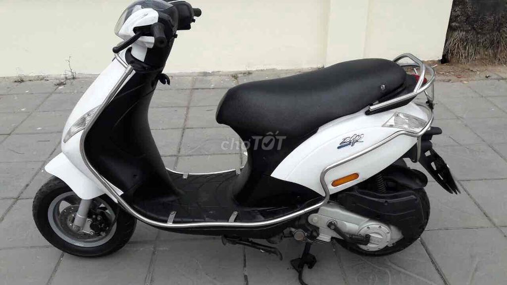 Piaggio Zip белый женский скутер