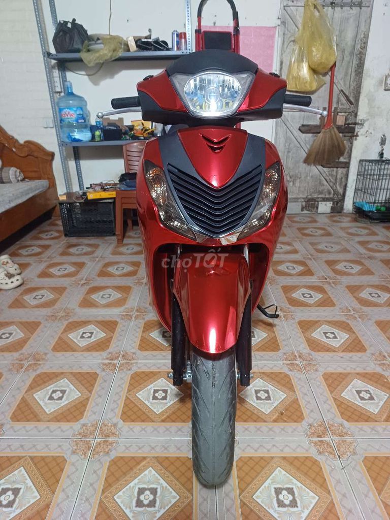 Bán xe Honda SH nhập khẩu màu đỏ. Mua bán Xe máy tại Quận Hoàng Mai Hà Nội được đăng bởi Mạnh Hùng Phạm hình 3
