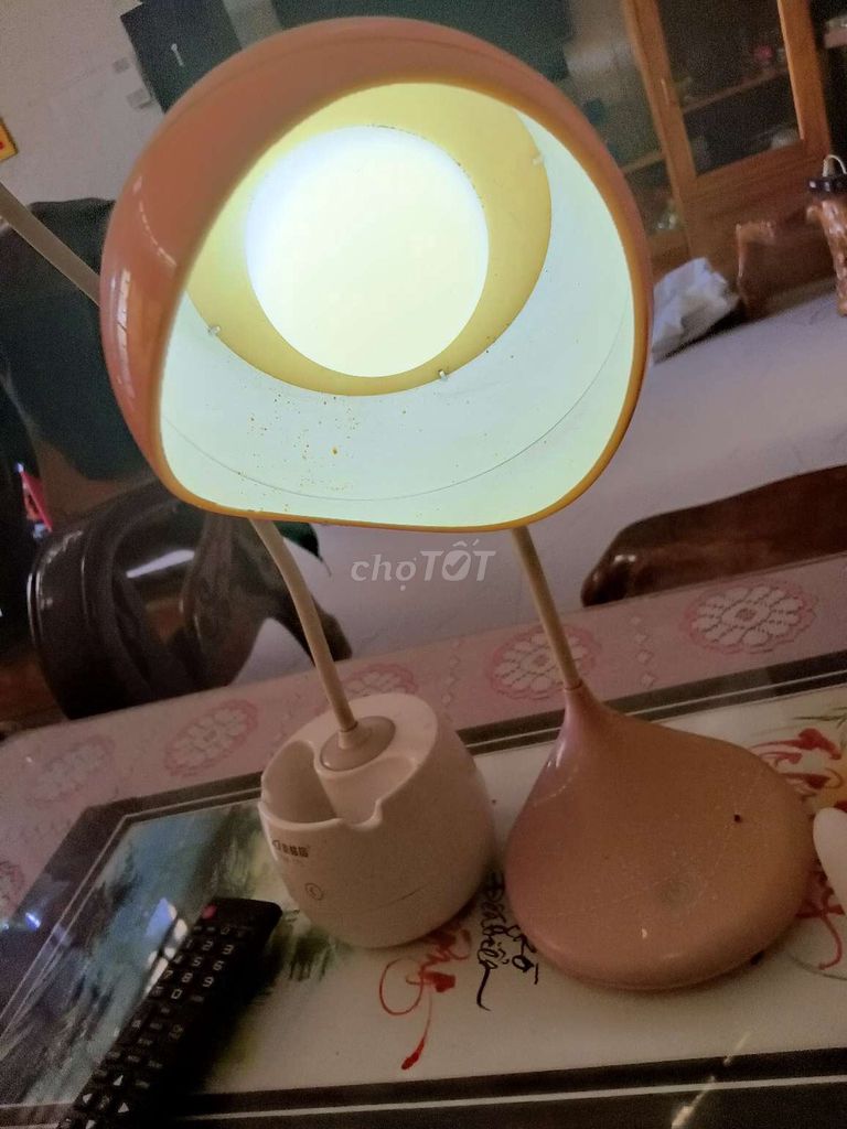 Đèn bàn Hồng Nhựa. Mua bán Đèn tại Quận Cẩm Lệ Đà Nẵng được đăng bởi A minh hình 1
