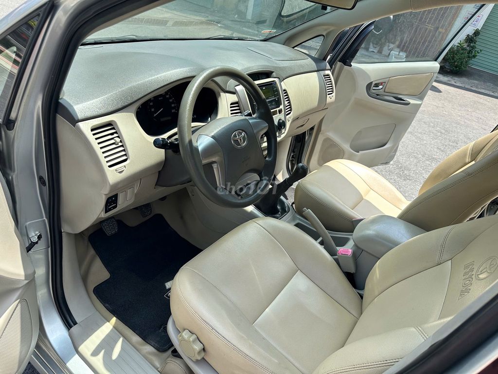 Toyota INNOVA 2.0E cuối 2014 form mới 2015, số tay. Mua bán Ô tô tại Huyện Sóc Sơn Hà Nội được đăng bởi Salon Auto Đào Hằng hình 7