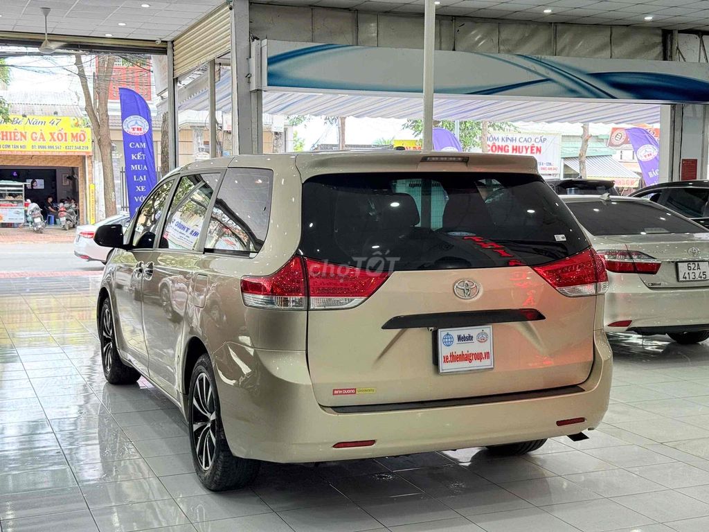 Toyota Sienna 2010 nhập mỹ xe gia đình 1 chủ. Mua bán Ô tô tại Thành phố Thủ Dầu Một Bình Dương được đăng bởi Dương Tuấn Anh hình 5