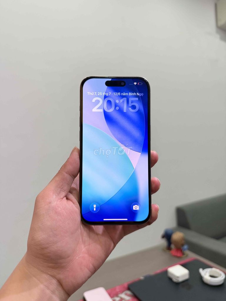 iPhone 15 Pro 256GB Like New 99% Zin Nguyên Bản. Mua bán Điện thoại tại Quận Đống Đa Hà Nội được đăng bởi Tùng Táo Hanoi Mobile hình 1