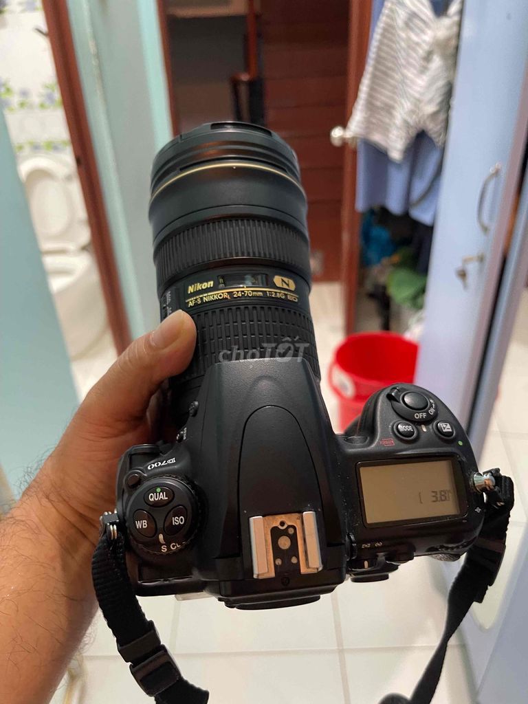 nikon D700 kèm lens và đèn flash còn mới