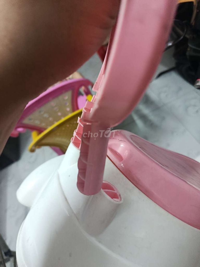 Xe chòi chân nhựa Hồng Trắng cũ. Mua bán Mẹ và bé tại Quận Gò Vấp Tp Hồ Chí Minh được đăng bởi tri hình 1