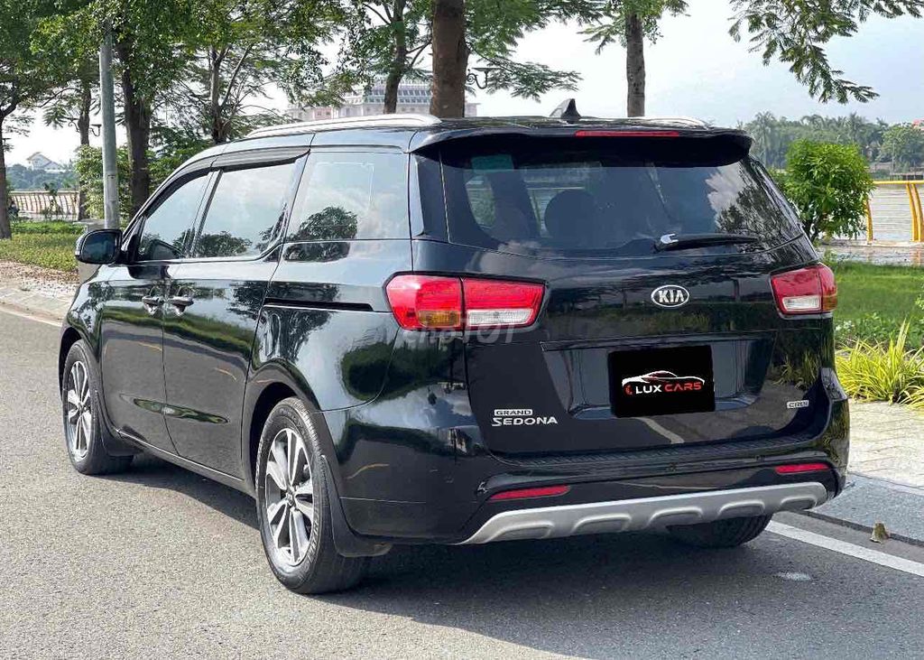 🚗SEDONA FULL DẦU -  SX: 2018- Xe Chuẩn Đẹp- 12V. Mua bán Ô tô tại Thành phố Thủ Đức Tp Hồ Chí Minh được đăng bởi LuxCars Siêu Thị Ô Tô Lướt Sài Gòn hình 3