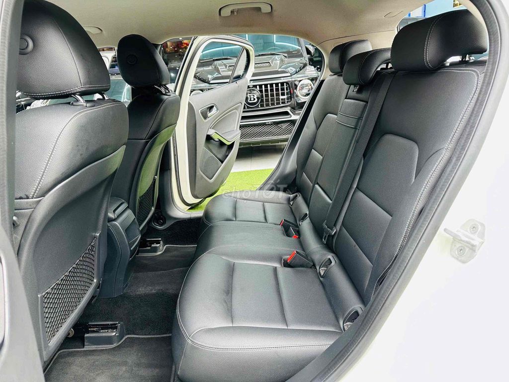 Mercedes Benz GLA 200 Model 2017. Mua bán Ô tô tại Quận 8 Tp Hồ Chí Minh được đăng bởi Hồng Phúc hình 4