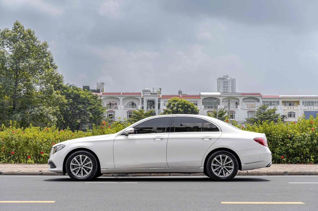 E200 Facelift - 2019 màu trắng/ nt nâu sang trọng. Mua bán Ô tô tại Quận 7 Tp Hồ Chí Minh được đăng bởi Dương Phương hình 8