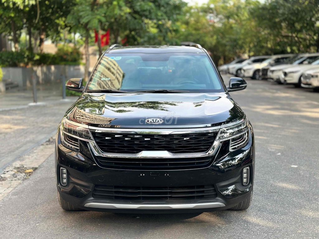 Bán Kia Seltos 2021 1.4 Premium Đen Odo 4 vạn km