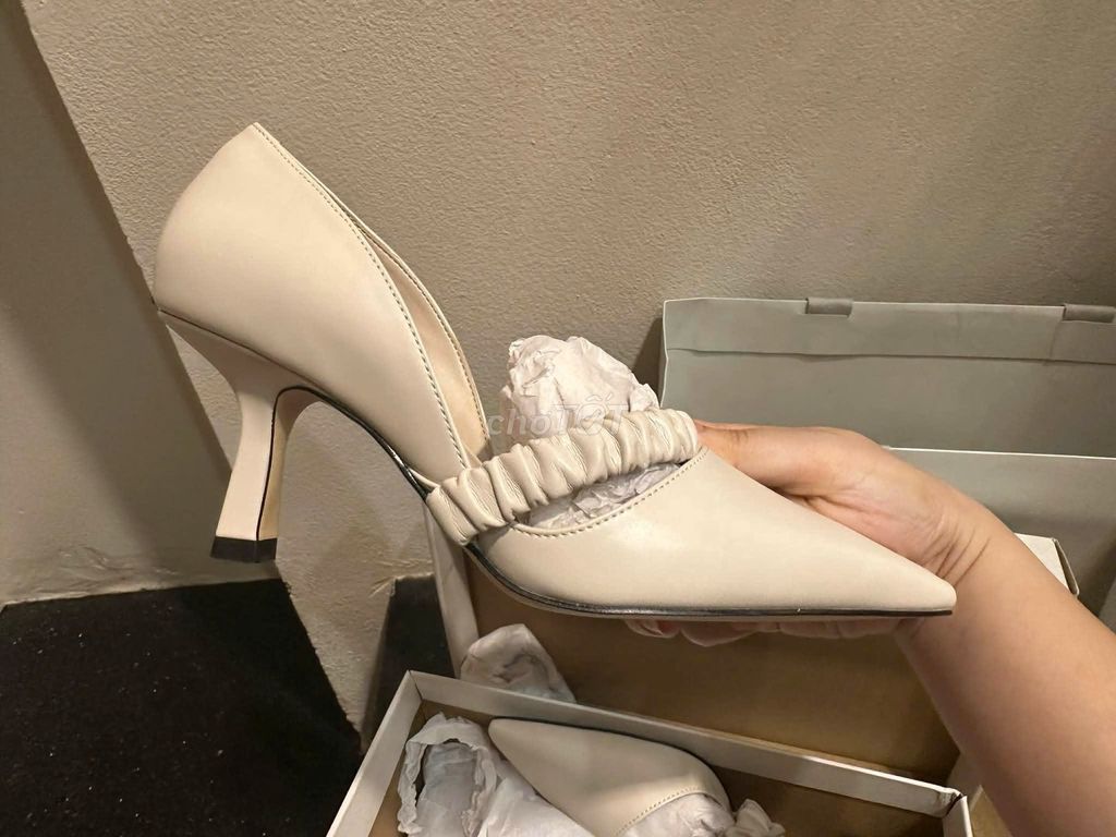 Giày cao gót Charles and Keith Nữ Kem 36. Mua bán Giày dép tại Thị xã Từ Sơn Bắc Ninh được đăng bởi Lật Tủ  hình 1