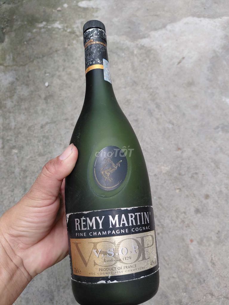 Vỏ chai rượu Remy Martin VSOP. Mua bán Đồ sưu tầm, đồ cổ tại Quận 7 Tp Hồ Chí Minh được đăng bởi Mua Điện Thoại Cũ hình 1