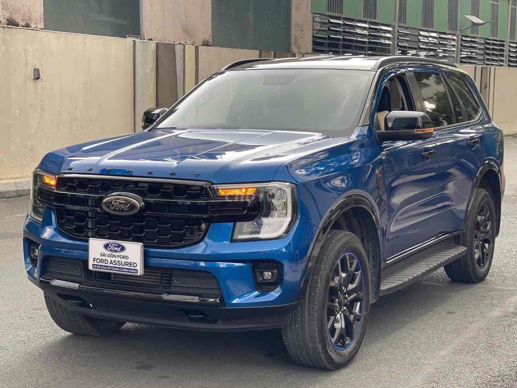 Ford Everest Sport Xanh đk 03/2023 hãng bán có BH