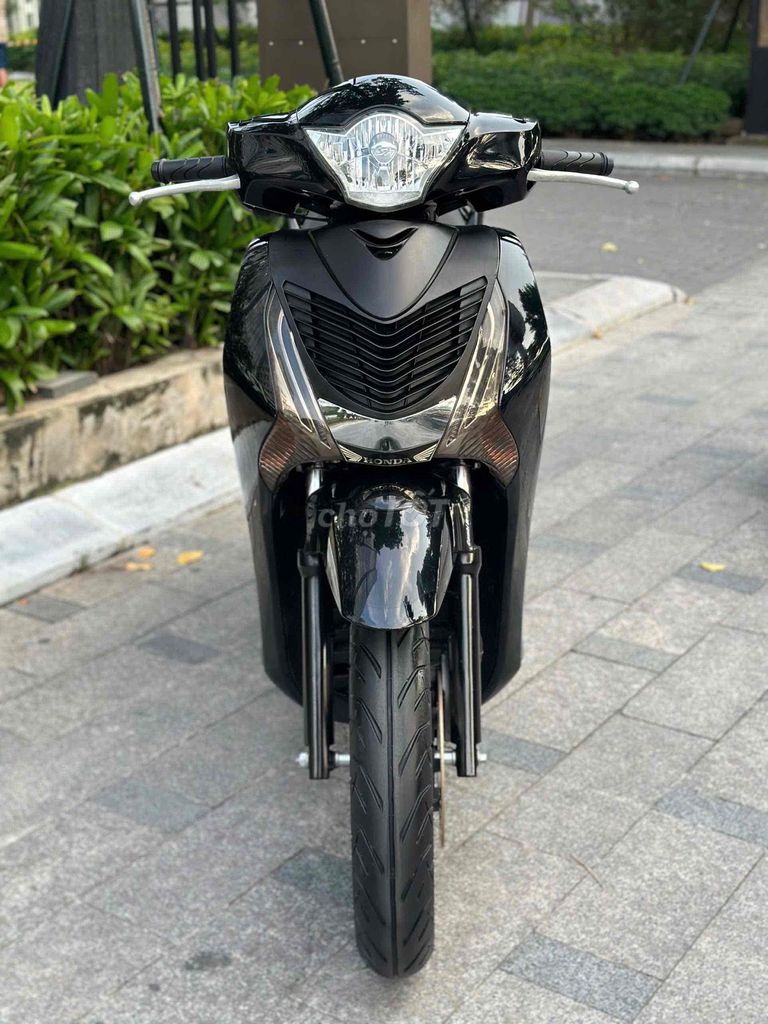 Cần bán SH 150 cuối 2013 màu đen cực đẹp- Giá tốt. Mua bán Xe máy tại Quận Đống Đa Hà Nội được đăng bởi Xe Máy Vượng Trung hình 4