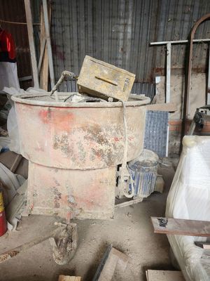 MÁY TRỘN BÊ TÔNG. Mua bán Đồ chuyên dụng, Giống nuôi trồng tại Quận 12 Tp Hồ Chí Minh được đăng bởi công ty tnhh tk kt nội thất và xd kiến xây nhà