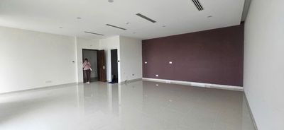 Cho thuê văn phòng Golden King 58m2 giá 12tr5 lầu cao view đẹp.