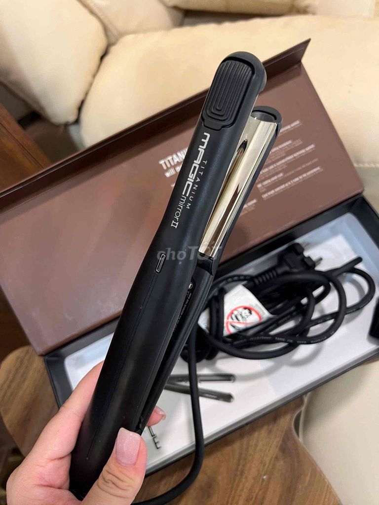 Máy duỗi tóc Magic Mirror Titanium II. Mua bán Nội thất, đồ gia dụng khác tại Quận 10 Tp Hồ Chí Minh được đăng bởi Nguyễn Vũ Phương Khanh hình 1