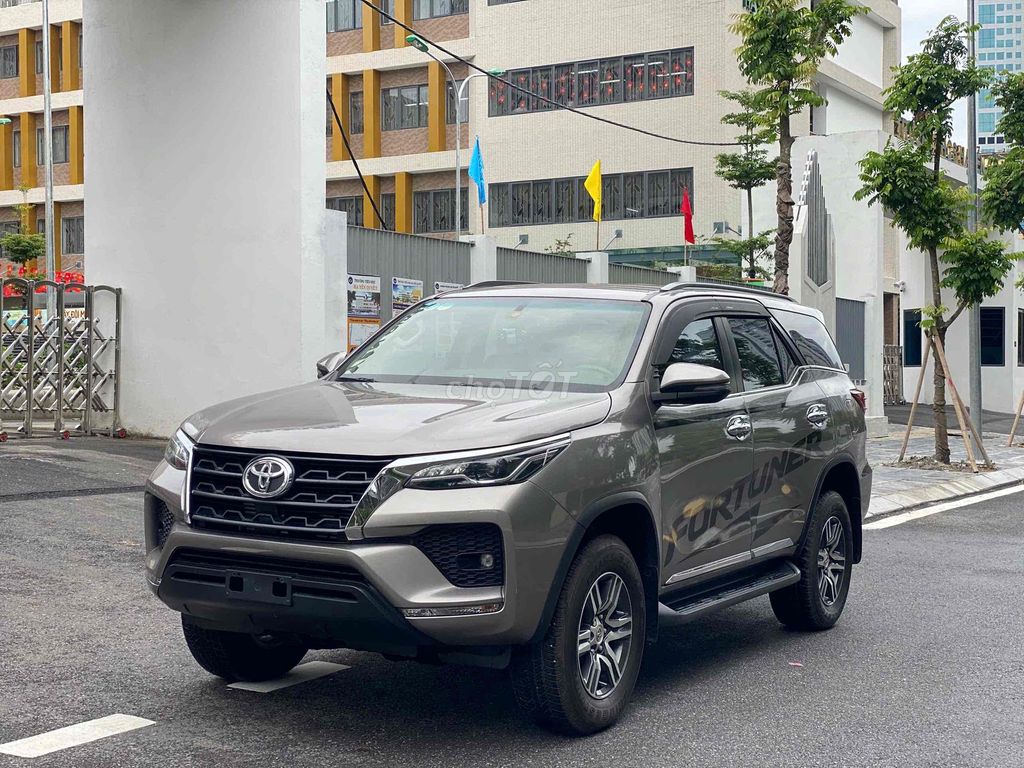 Toyota Fortuner 2.4AT 4x2 sx 2022 màu nâu xe đẹp. Mua bán Ô tô tại Quận Cầu Giấy Hà Nội được đăng bởi Cao Quý hình 3