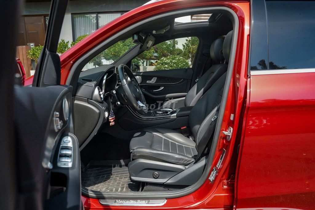 Mercedes GLC300 4Matic 2019, Bank 90%. Mua bán Ô tô tại Quận 7 Tp Hồ Chí Minh được đăng bởi Hoàn Lee Xe Lướt hình 13