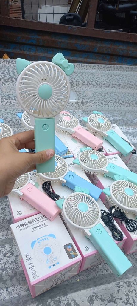 Quạt mini cầm tay ,Quạt pin, Quạt sạc. Mua bán Quạt tại Quận Tân Phú Tp Hồ Chí Minh được đăng bởi Hưng Yến Oanh hình 1