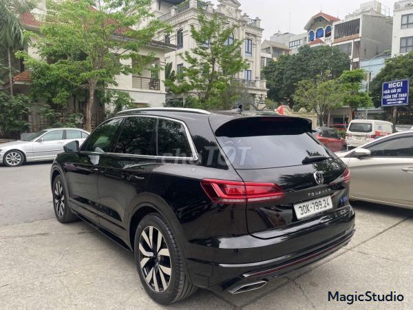 Volkswagen Touareg Luxury 2.0 TSI 2023 - 1 Тыл 888