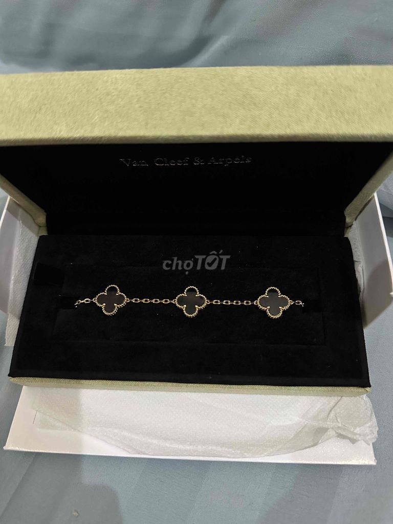 Vòng tay Van Cleef & Arpels Vàng 18K. Mua bán Phụ kiện thời trang khác tại Quận Tân Bình Tp Hồ Chí Minh được đăng bởi David Trần hình 1