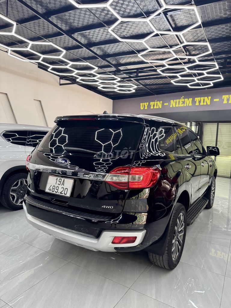 Ford Everest Titanium 2020 2.0 Turbo 4x4 AT Черный