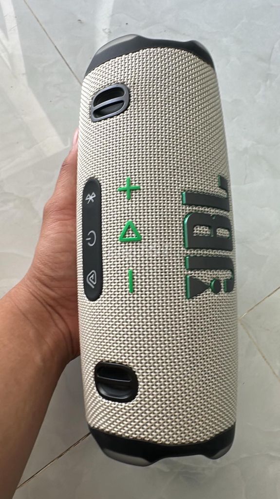 Loa nghe nhạc JBL Charge 6 Trắng. Mua bán Tivi, Âm thanh tại Thành phố Phan Thiết Bình Thuận được đăng bởi Trần Đình hình 1