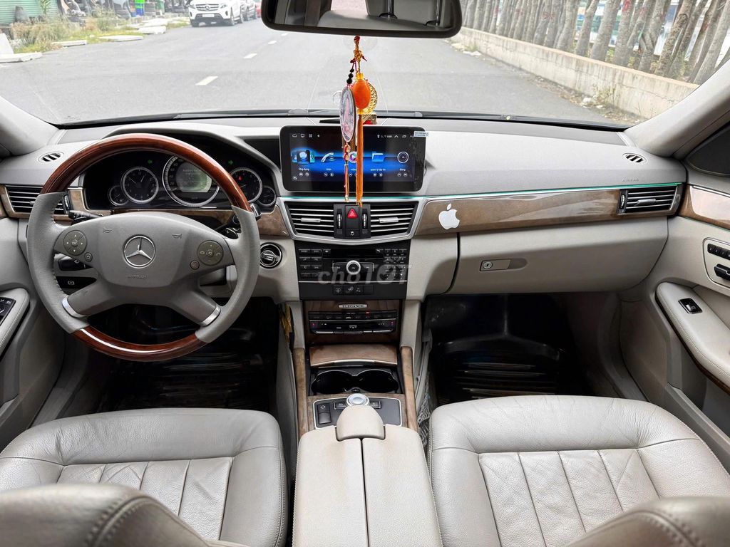 Mercedes-Benz E300 đời 2010 số tự động. Mua bán Ô tô tại Quận Gò Vấp Tp Hồ Chí Minh được đăng bởi Phương 831 hình 8