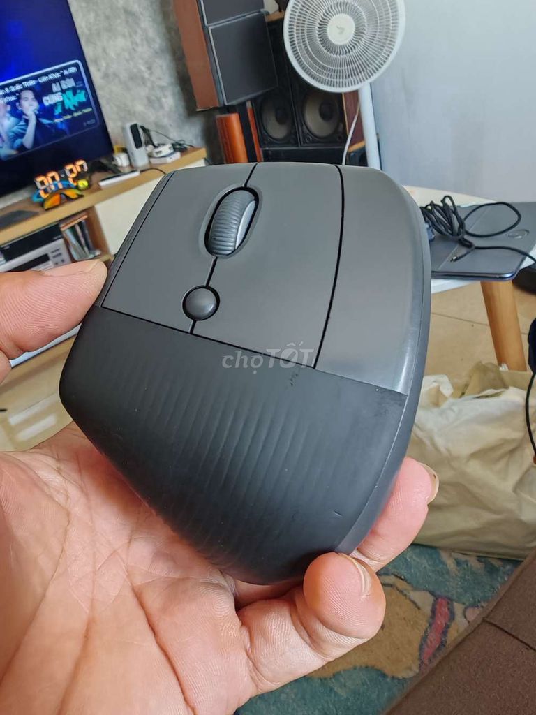 Chuột Logitech Lift Công thái học Xám. Mua bán Phụ kiện (Màn hình, Chuột...) tại Quận 12 Tp Hồ Chí Minh được đăng bởi Nam hình 1