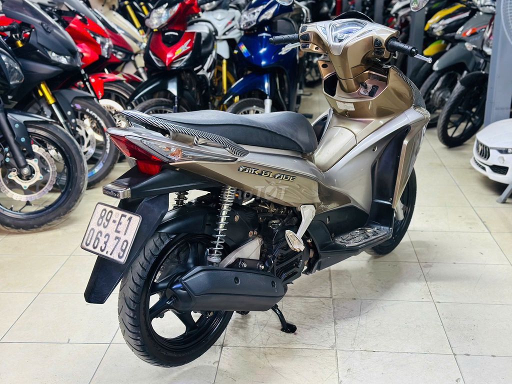 XE MÁY THỊNH PHÁT - AIR BLADE 110 FI VÀNG 3D ZIN. Mua bán Xe máy tại Quận Bắc Từ Liêm Hà Nội được đăng bởi XE MÁY THỊNH PHÁT XE LƯỚT GIÁ RẺ hình 2