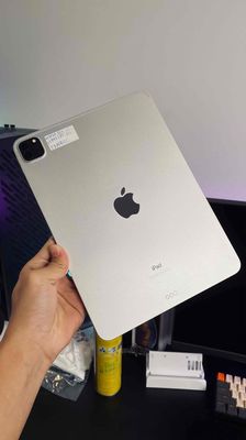 iPad Pro 11' 2020 256GB WIFI Silver Máy 99% Pin 88. Mua bán Máy tính bảng tại Quận Bình Thạnh Tp Hồ Chí Minh được đăng bởi Phan Huong Quynh