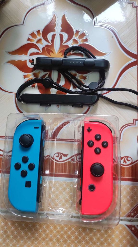 Tay cầm joycon rep xanh đỏ kèm strap  ít sử dụng . Mua bán Thiết bị chơi game tại Quận Gò Vấp Tp Hồ Chí Minh được đăng bởi võ nhẫn hùng hình 1