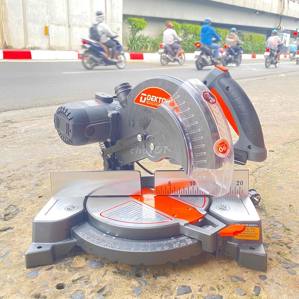 Máy cắt nhôm 𝐃𝐄𝐊𝐓𝐎𝐍 𝐃𝐊-𝐂𝐍𝟐𝟓𝟓𝐂𝐑 lưỡi 255mm dây curo