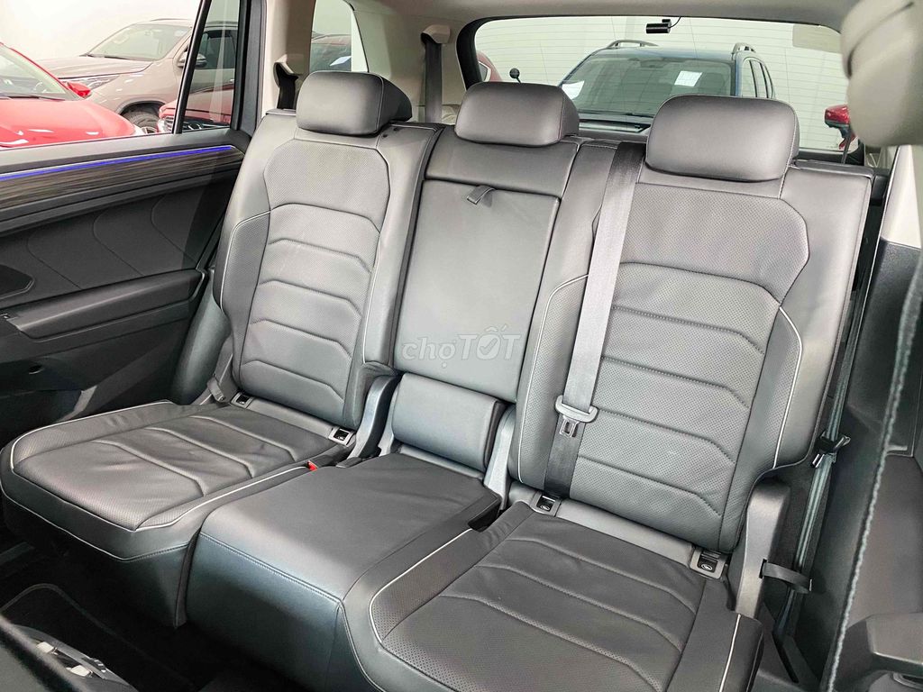 Volkswagen Tiguan 2022 Allspace 1 Chủ- 5000 km. Mua bán Ô tô tại Thành phố Thủ Đức Tp Hồ Chí Minh được đăng bởi Quốc Nhẫn hình 6