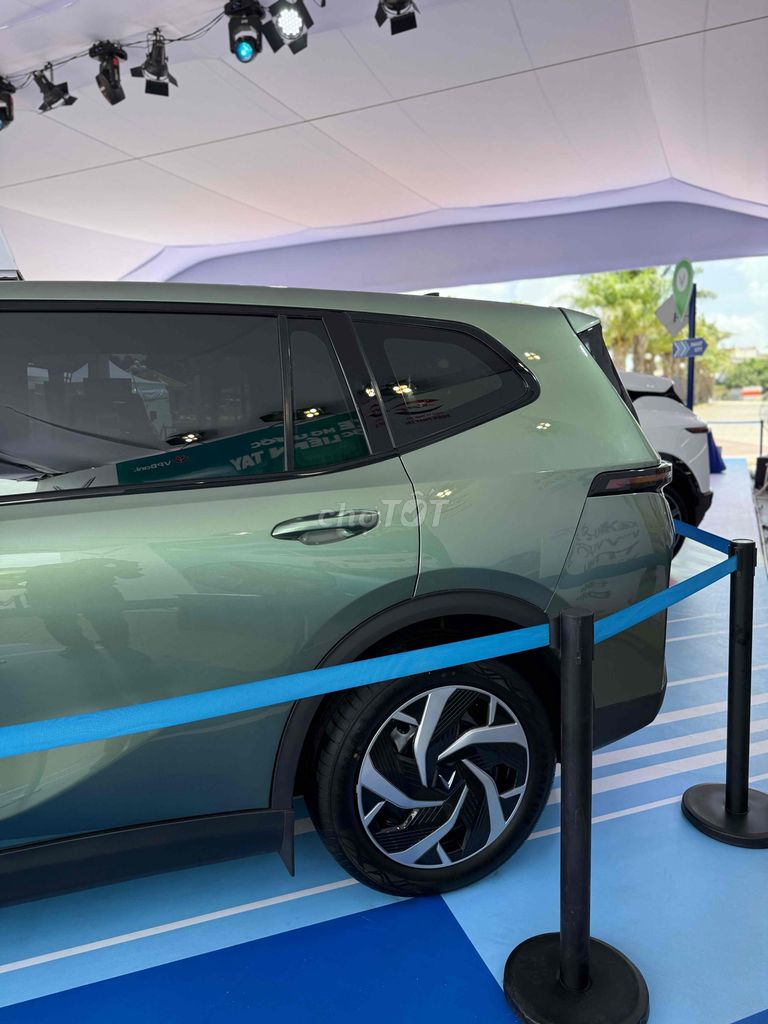 LIMO 7 CHỖ RỘNG RÃI+SẲN XE GIAO NGAY+90TR NHẬN XE. Mua bán Ô tô tại Quận Bình Thạnh Tp Hồ Chí Minh được đăng bởi Kỳ Nguyễn VinFast hình 11