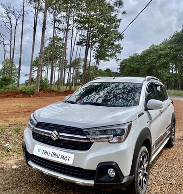 Suzuki XL7 Trắng 7 chỗ