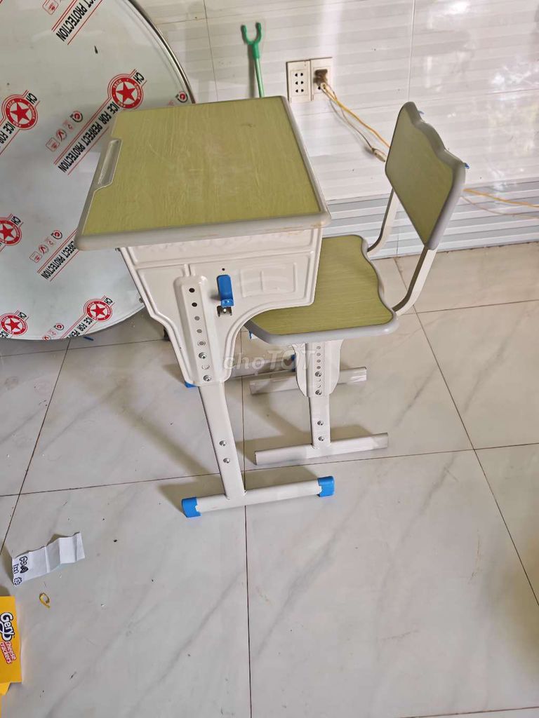 Bộ bàn ghế học sinh Kim loại, Gỗ Xanh lá. Mua bán Bàn ghế tại Thành phố Biên Hòa Đồng Nai được đăng bởi Nguyễn Hoàng hình 1
