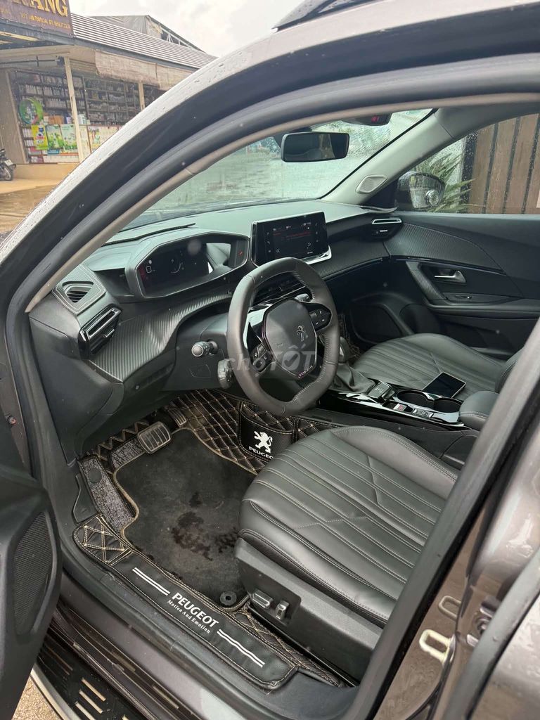 Peugeot 2008 GT Line 2022 11000 км Серый