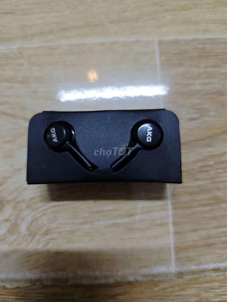 Tai nghe AKG 3.5mm Đen Âm thanh sống động. Mua bán Tivi, Âm thanh tại Thành phố Sóc Trăng Sóc Trăng được đăng bởi nhựt hình 1