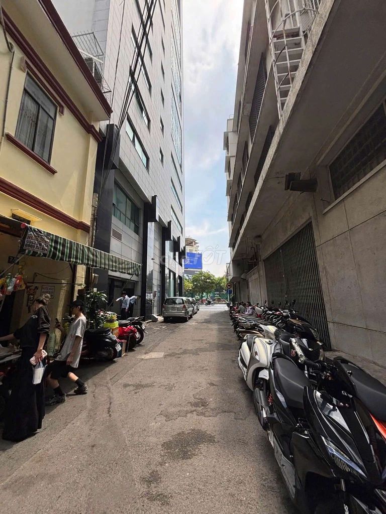 Аренда от собственника: 2/3 Hàm Nghi, район Bến Nghé, цена 150 млн/месяц