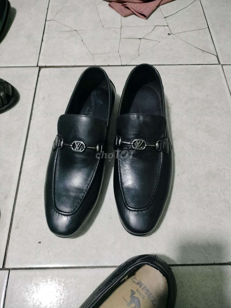 Giày lười Louis Vuitton Nam Đen size 39. Mua bán Giày dép tại Huyện Hoài Đức Hà Nội được đăng bởi Nam Mai hình 1