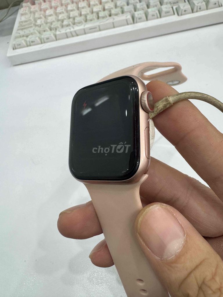 Apple Watch Series 6 LTE 40mm rose gold đẹp keng. Mua bán Thiết bị đeo thông minh tại Quận Tân Bình Tp Hồ Chí Minh được đăng bởi Techgro Tạp hoá Công Nghệ hình 1