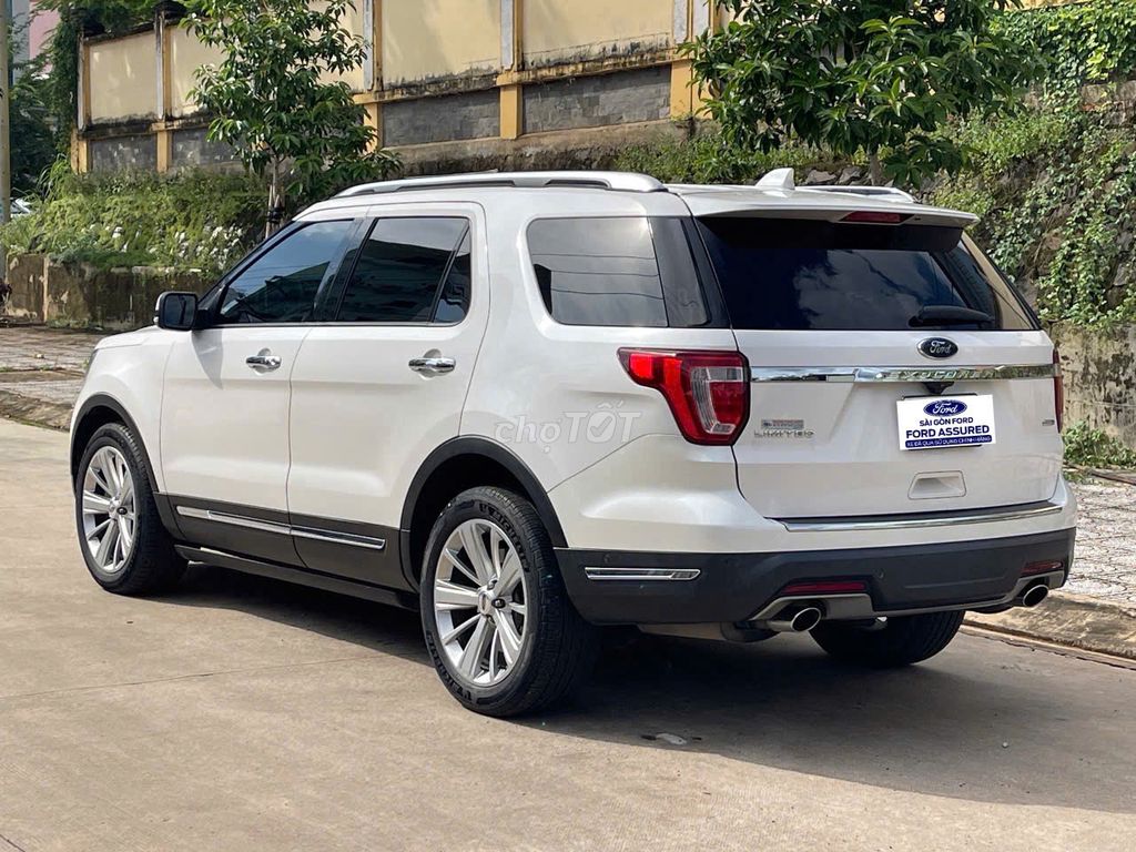 Ford Explorer белый, б/у, 7 мест, бензин