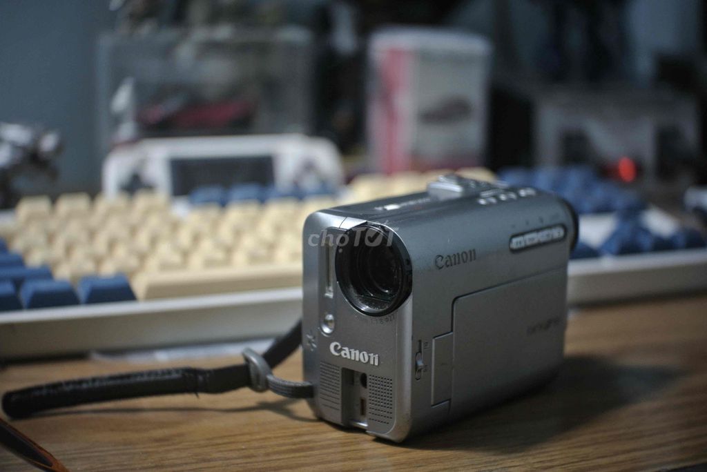 Máy quay phim Canon Mini DV Bạc. Mua bán Máy ảnh, Máy quay tại Quận Thanh Xuân Hà Nội được đăng bởi Ngọc Sơn Đỗ hình 1
