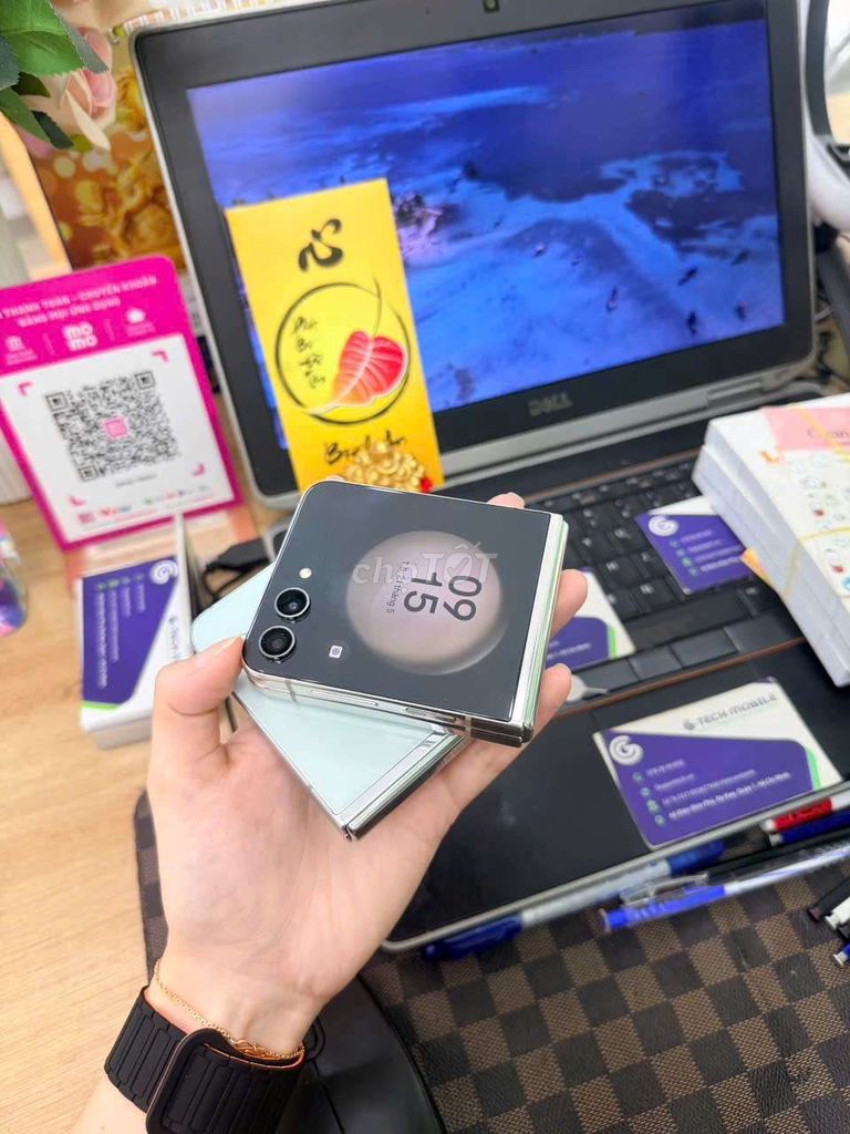 Samsung Galaxy Z Flip 5 256GB Trắng. Mua bán Điện thoại tại Quận Bình Thạnh Tp Hồ Chí Minh được đăng bởi Minh phương hình 1