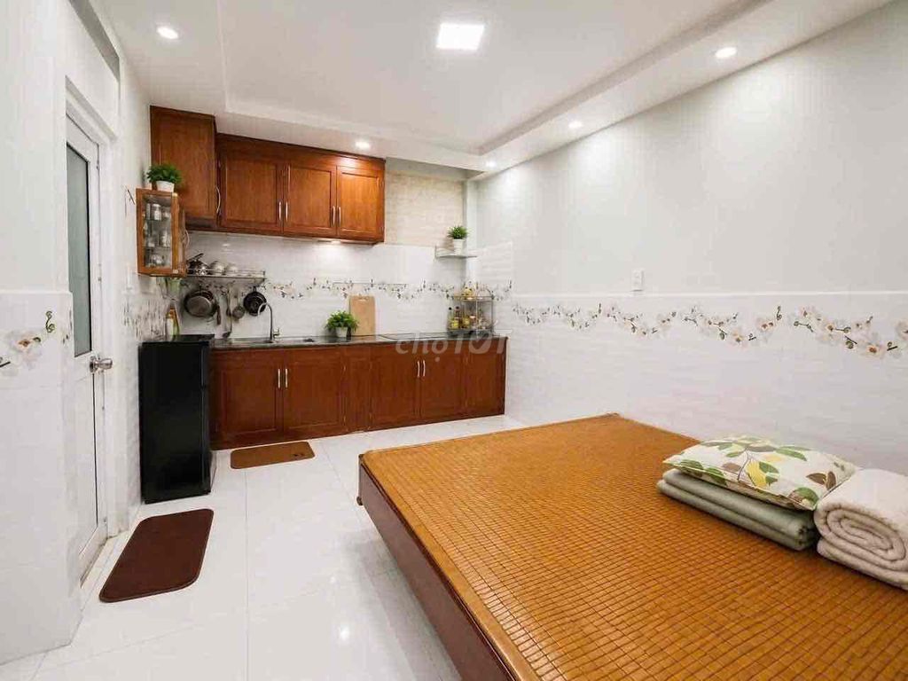 Двухэтажный дом рядом с Гранд-парком Vinhomes, парковка, 3,6 миллиарда