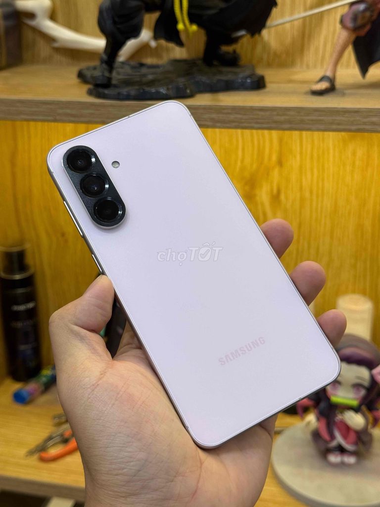 Samsung A56 8GB/256GB tím Like New. Mua bán Điện thoại tại Quận 10 Tp Hồ Chí Minh được đăng bởi Hậu Lưu hình 1