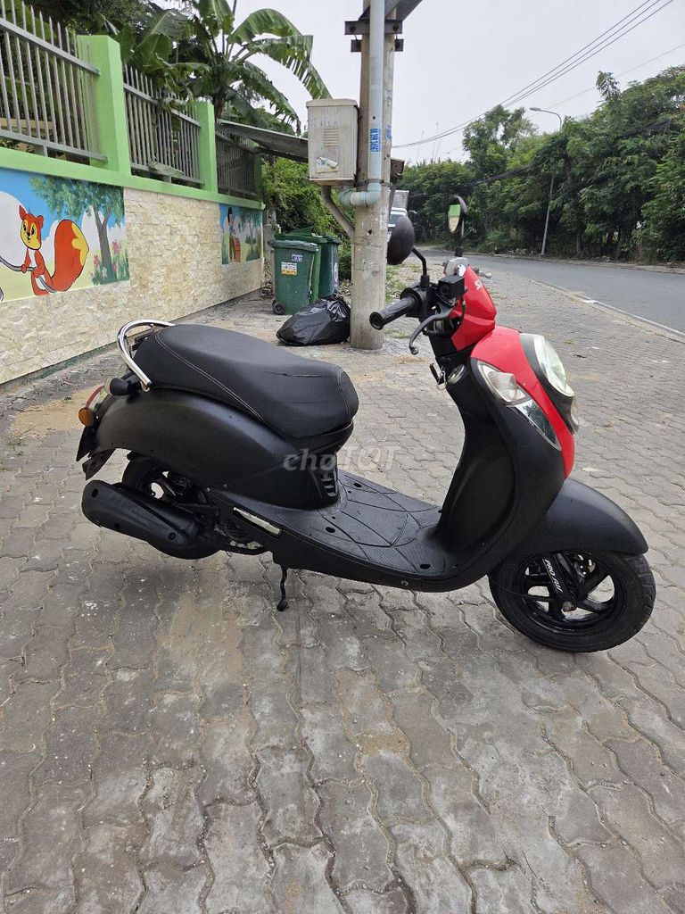 Красный черный скутер SYM Elite 50cc